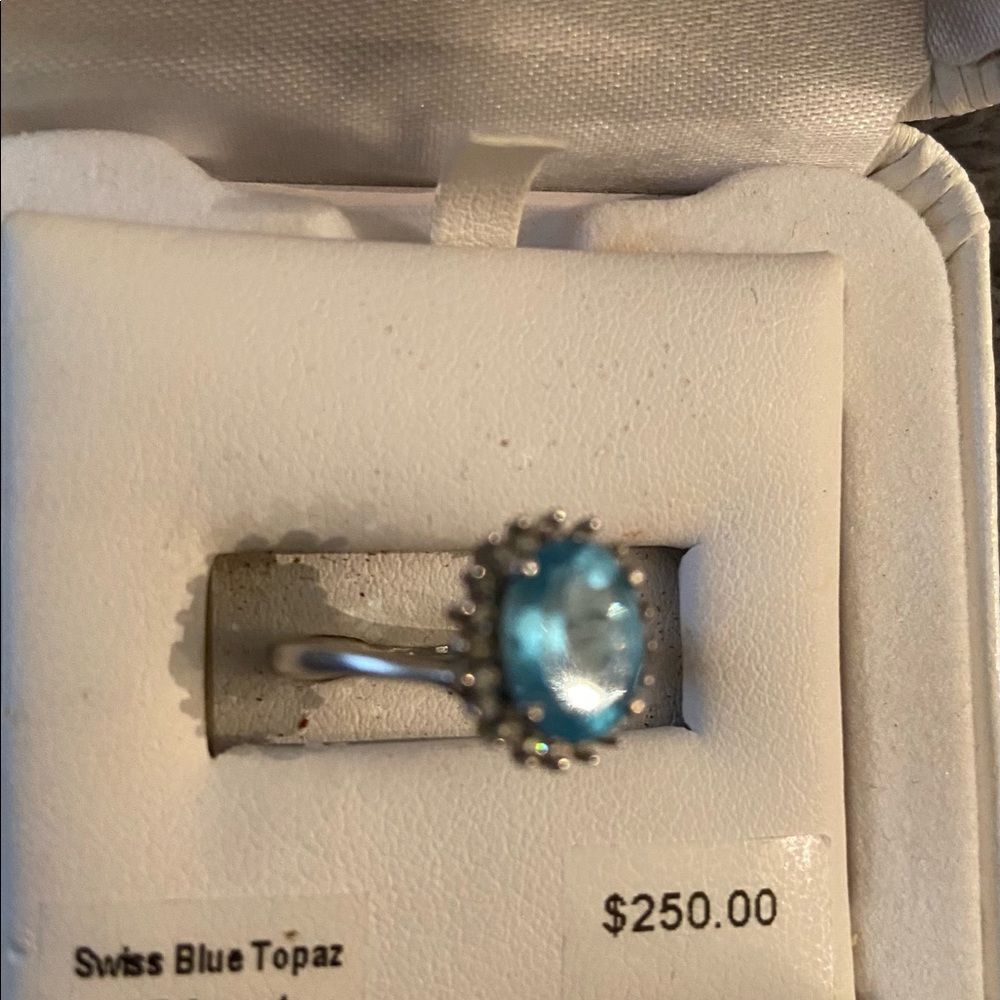 Pretty Oval Blue Topaz Ring w $250 retail